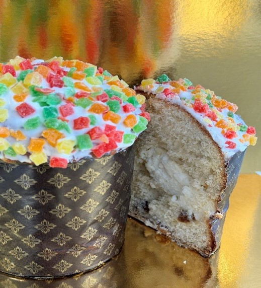 Паска з родзинками та сирною начинкою